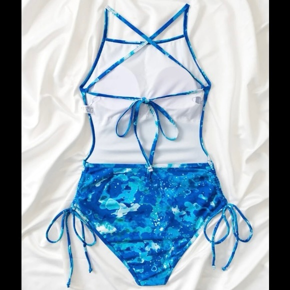 Crisscross Tie Back One Piece Monokini Swimsuit - Picture 4 of 7